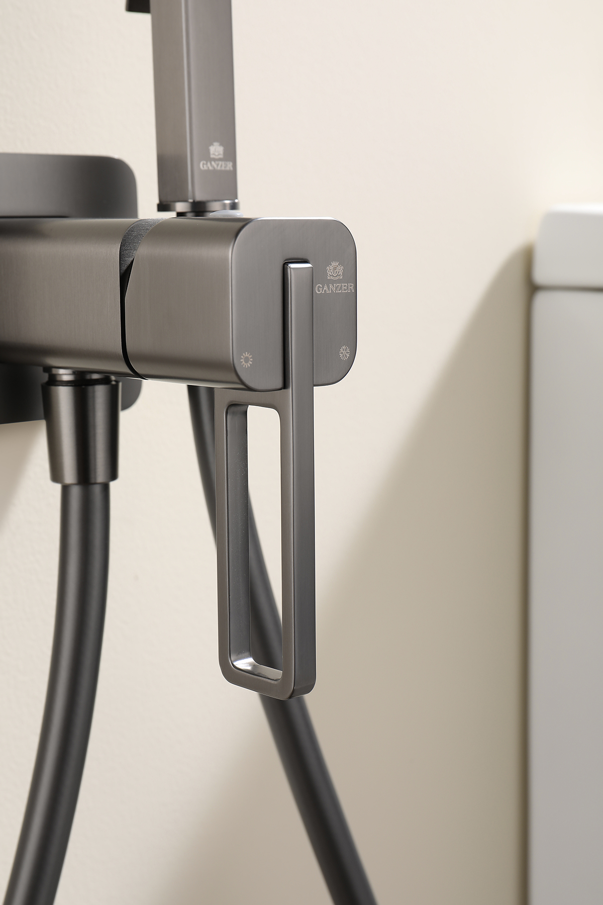 12157-Q Смеситель встраиваемый с ГИГ. душем (ГРАФИТ) GANZER (10/1шт)