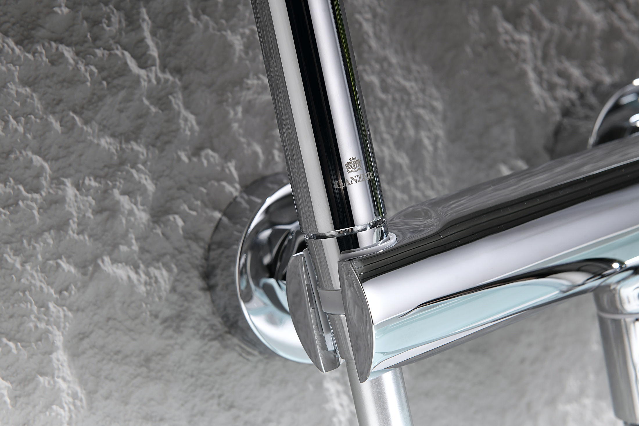 19132 Смеситель од. для ванны кор. (ХРОМ)  GANZER  (8/1шт)