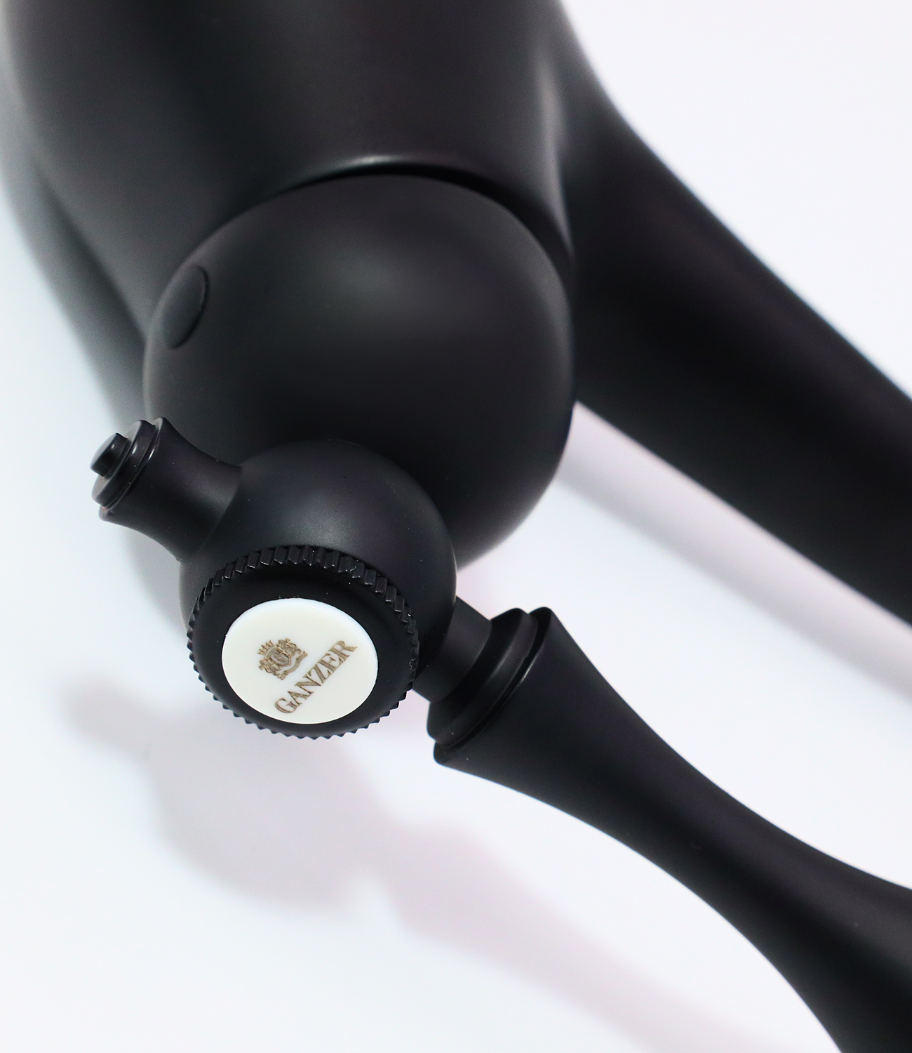 77013-C Смеситель од. для раковины-чаши (ЧЕРНЫЙ)  GANZER  (10/1шт) Л/К