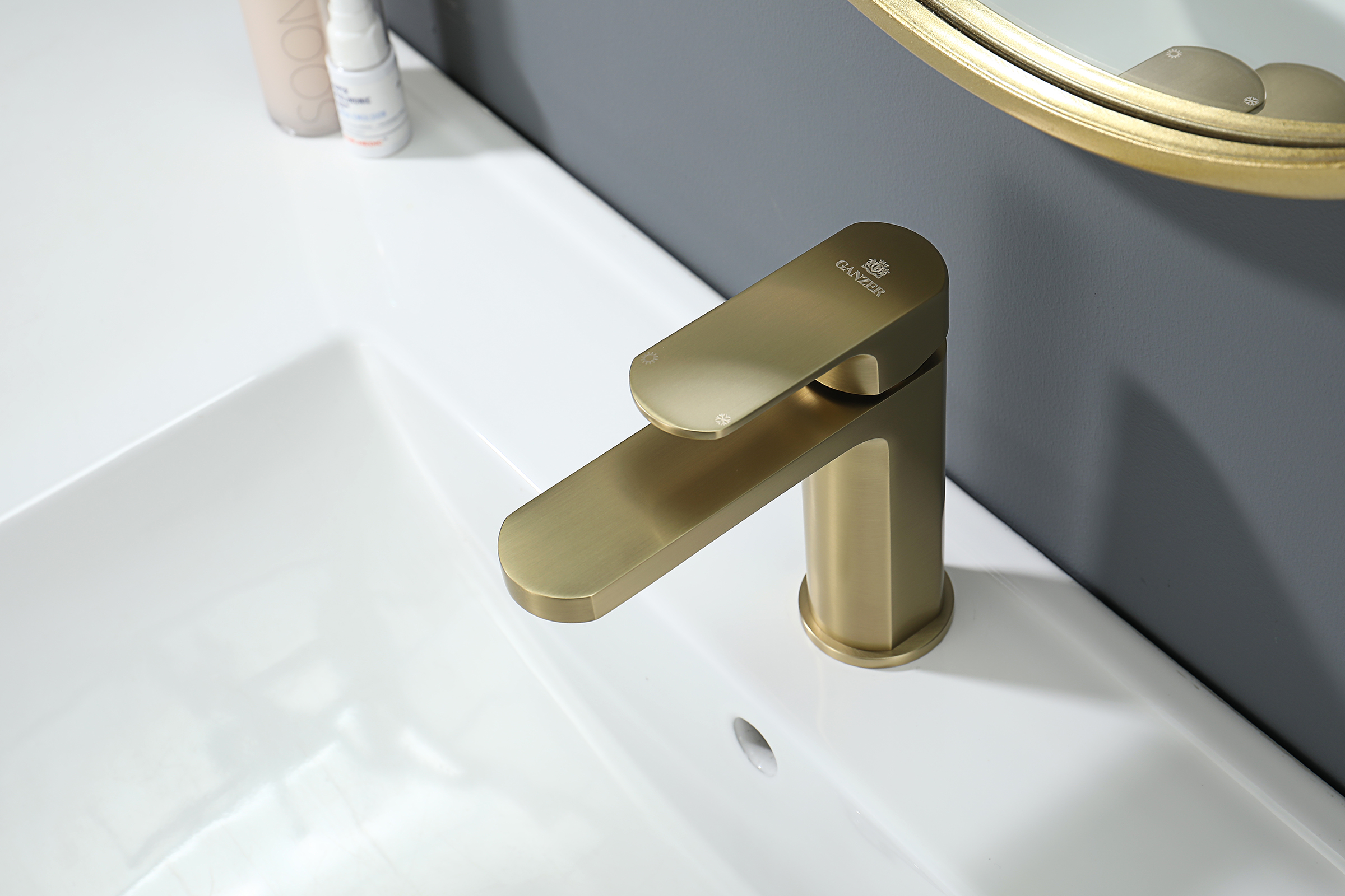 06111-S Смеситель од. для раковины (Мат. Золото) GANZER (10/1шт)