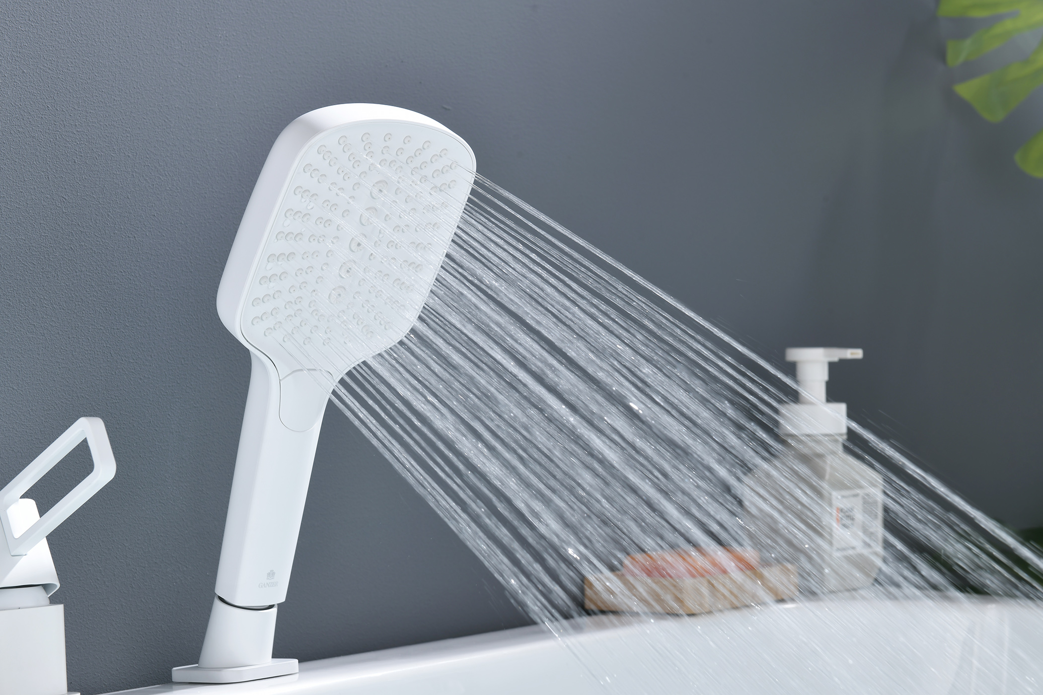 12133-F Смеситель на борт ванны (3-отв,БЕЛЫЙ)  GANZER (10/1шт)