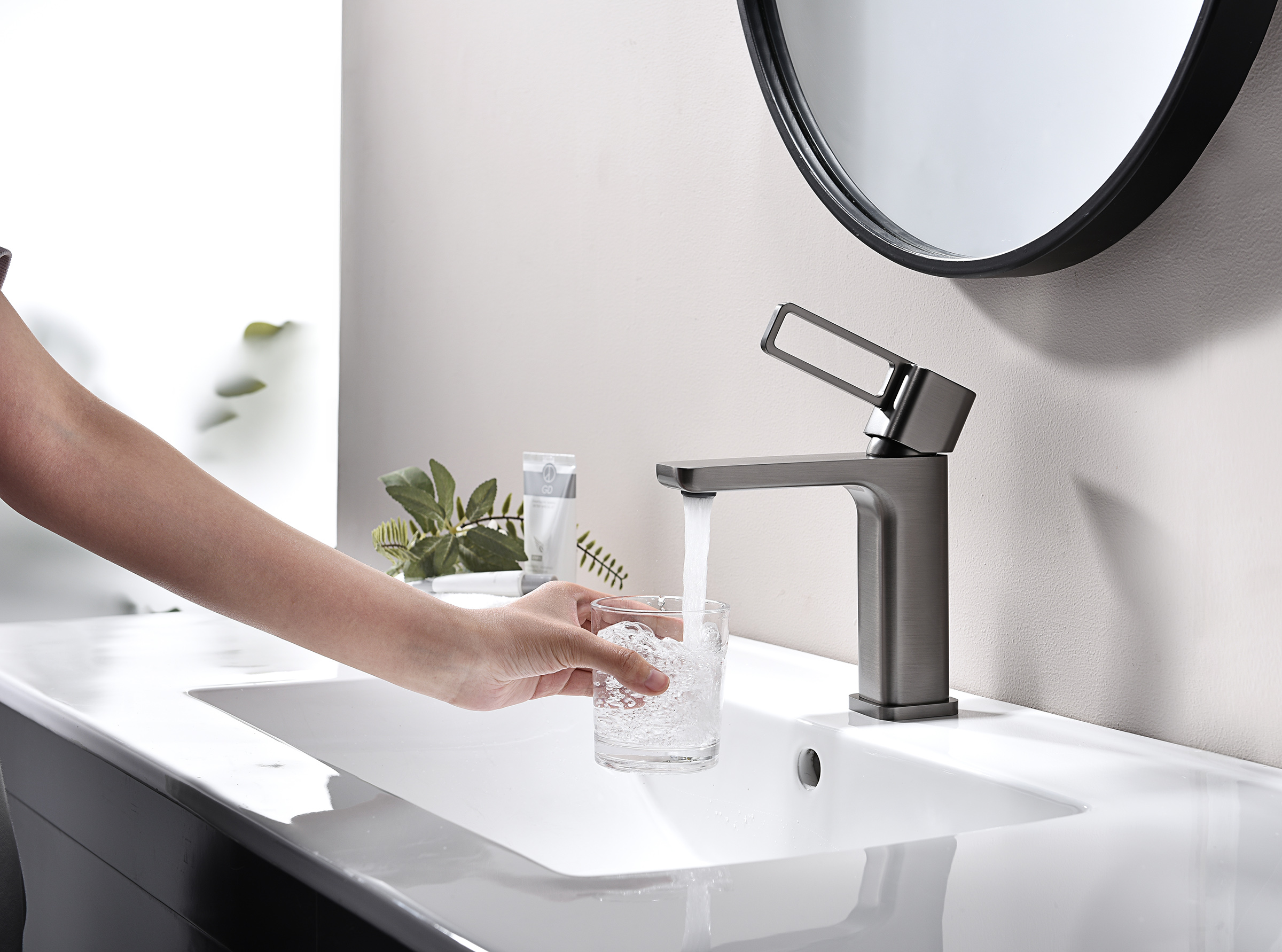 12111-Q Смеситель од. для раковины (ГРАФИТ) GANZER (10/1шт)