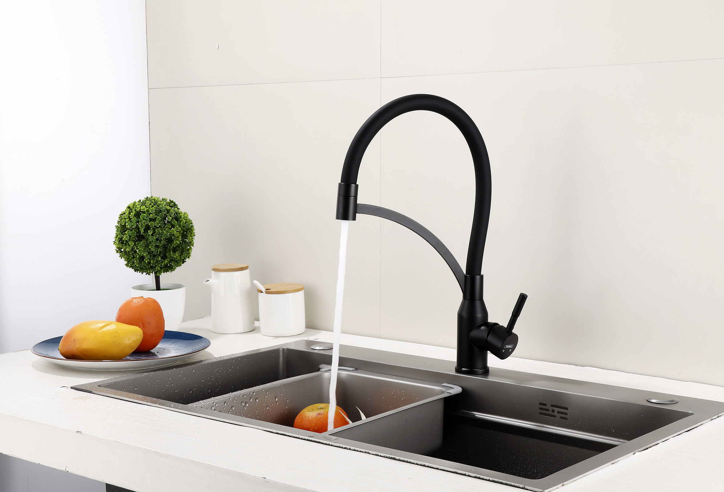 56043-CC Смес. из НЕРЖ. для кух. (ЧЕРНЫЙ с гиб. ЧЕР. изл.) HANSEN  (20/1шт)