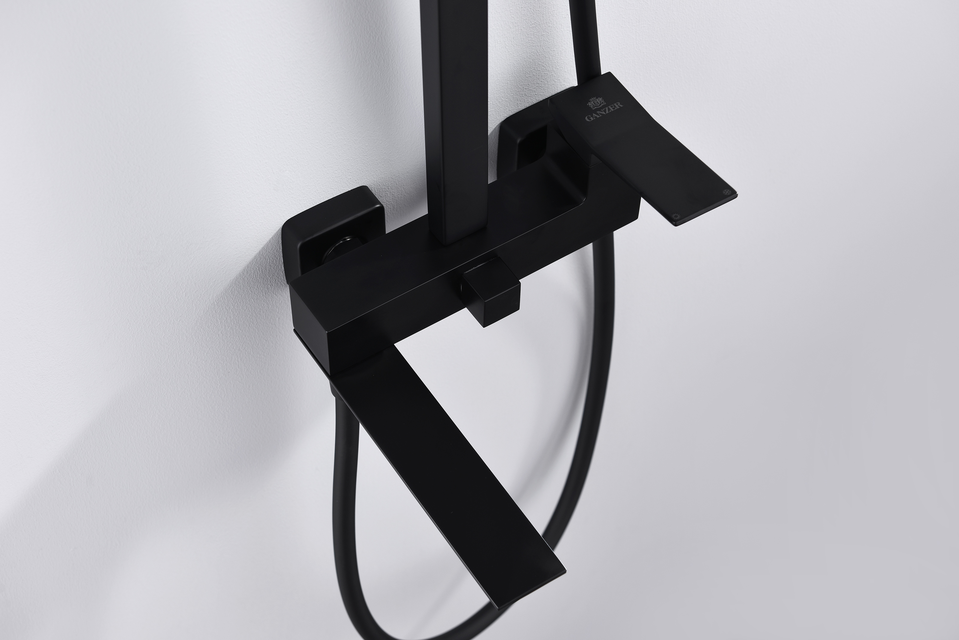 05162-C Душевая система (ЧЕРНЫЙ) GANZER (5/1шт)