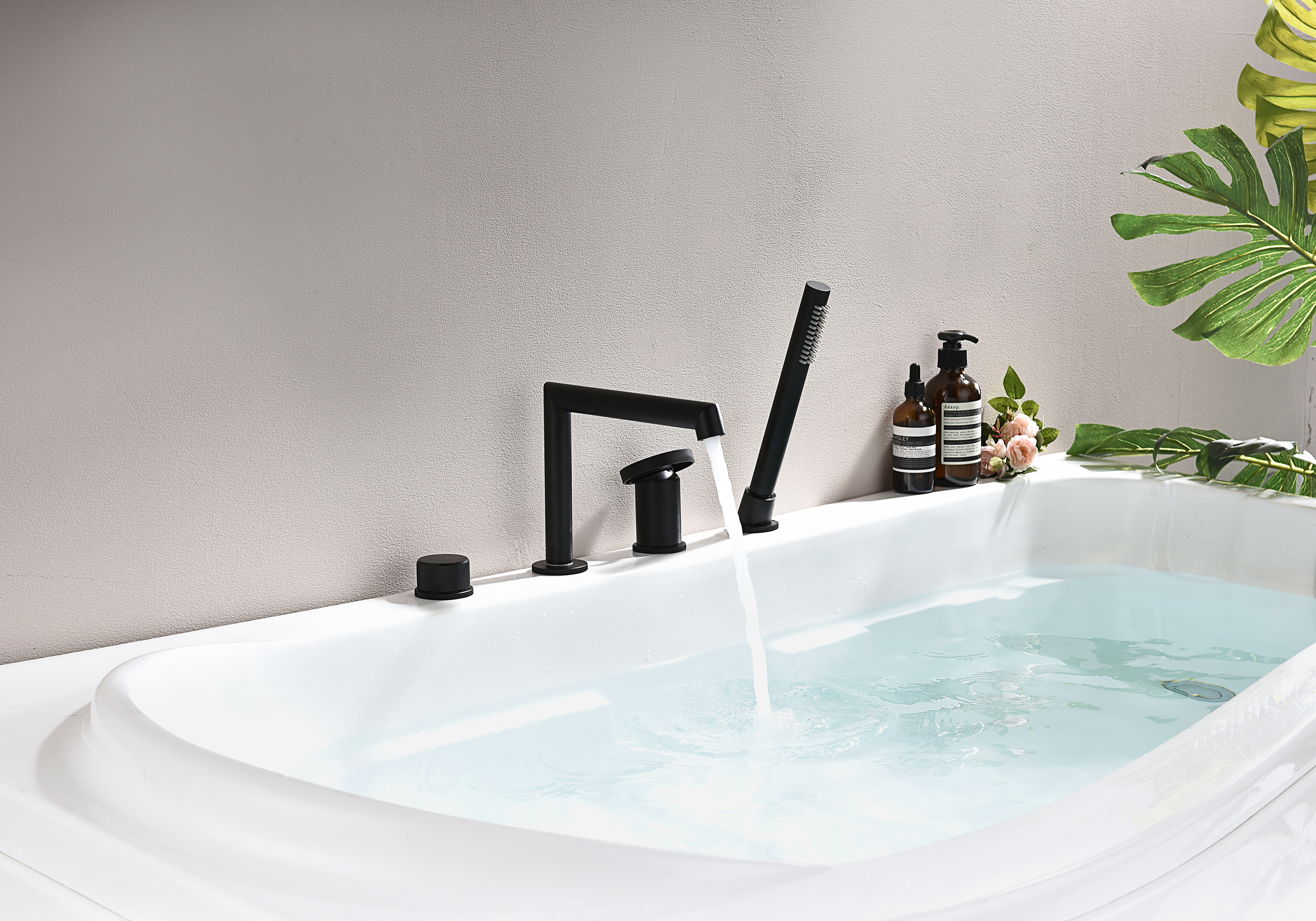 19133-C Смеситель на борт ванны (4-отв,ЧЕРНЫЙ)  GANZER (6/1шт)