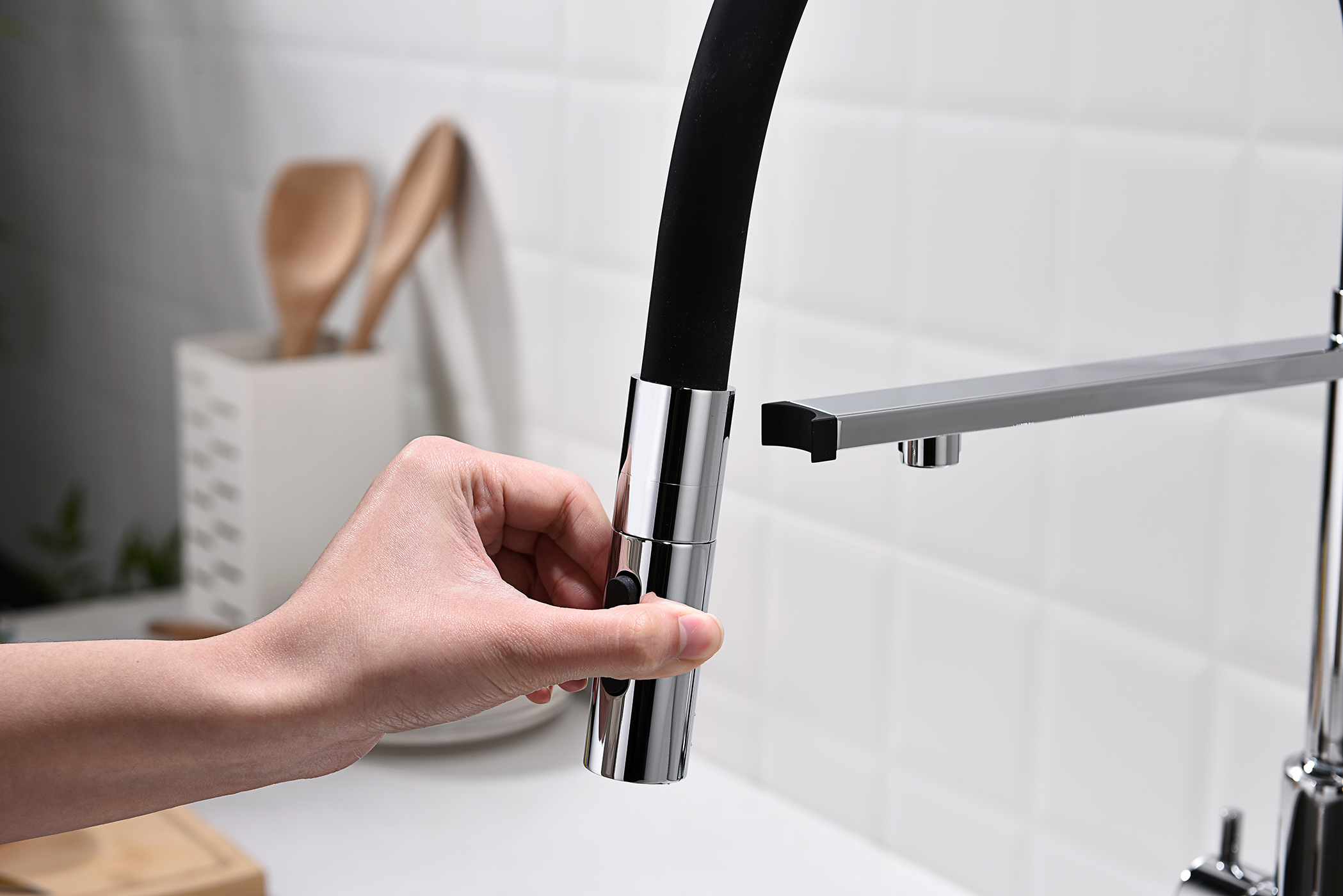 19127 Смес. для кухни с гиб МАГ. изл. и под. фильт. (ХРОМ+ЧЕР.) GANZER (10/1шт)