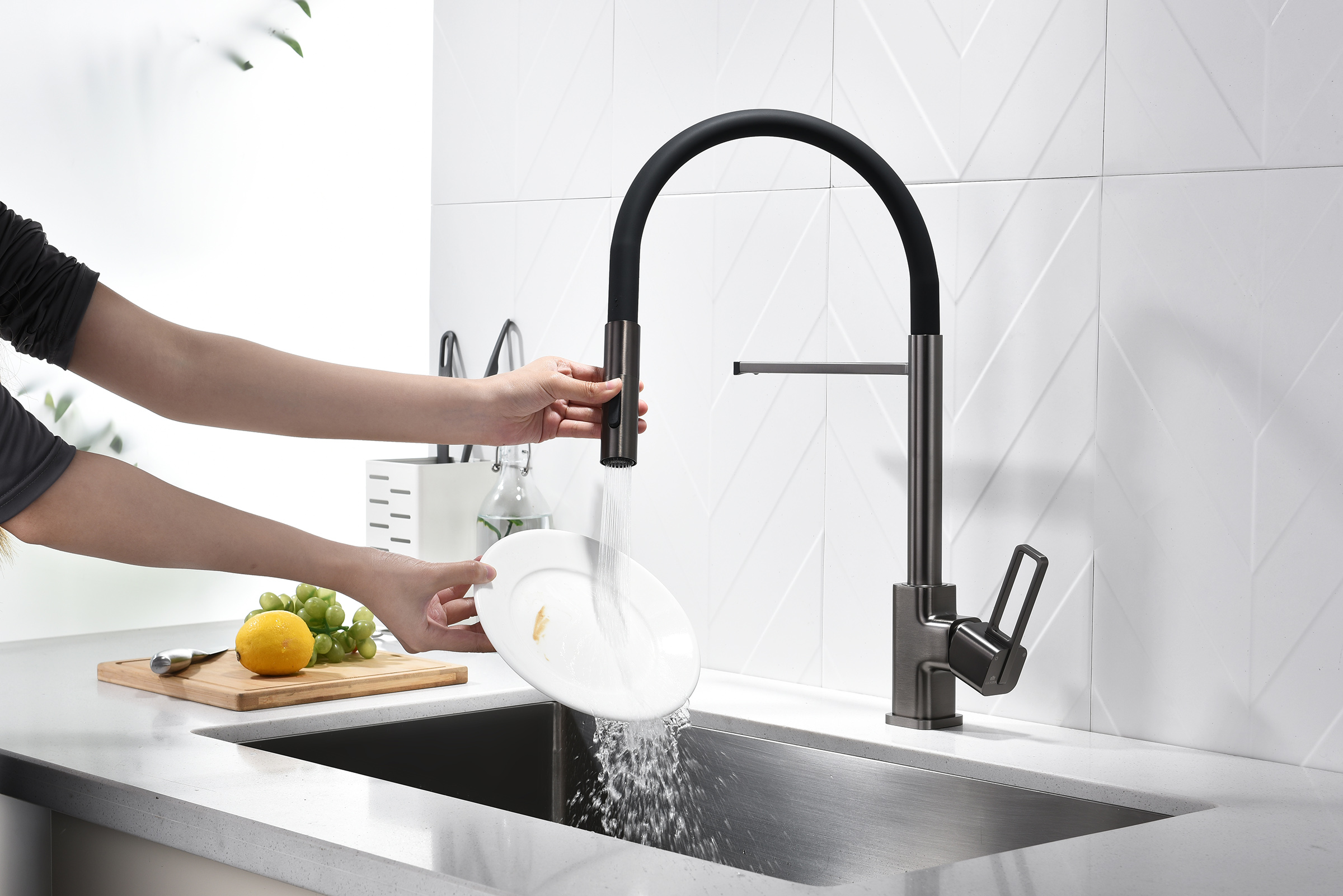 12127-QC Смеситель для кухни с гиб. МАГНИТ. изливом (ГРАФИТ+ЧЕР.) GANZER (10/1шт)