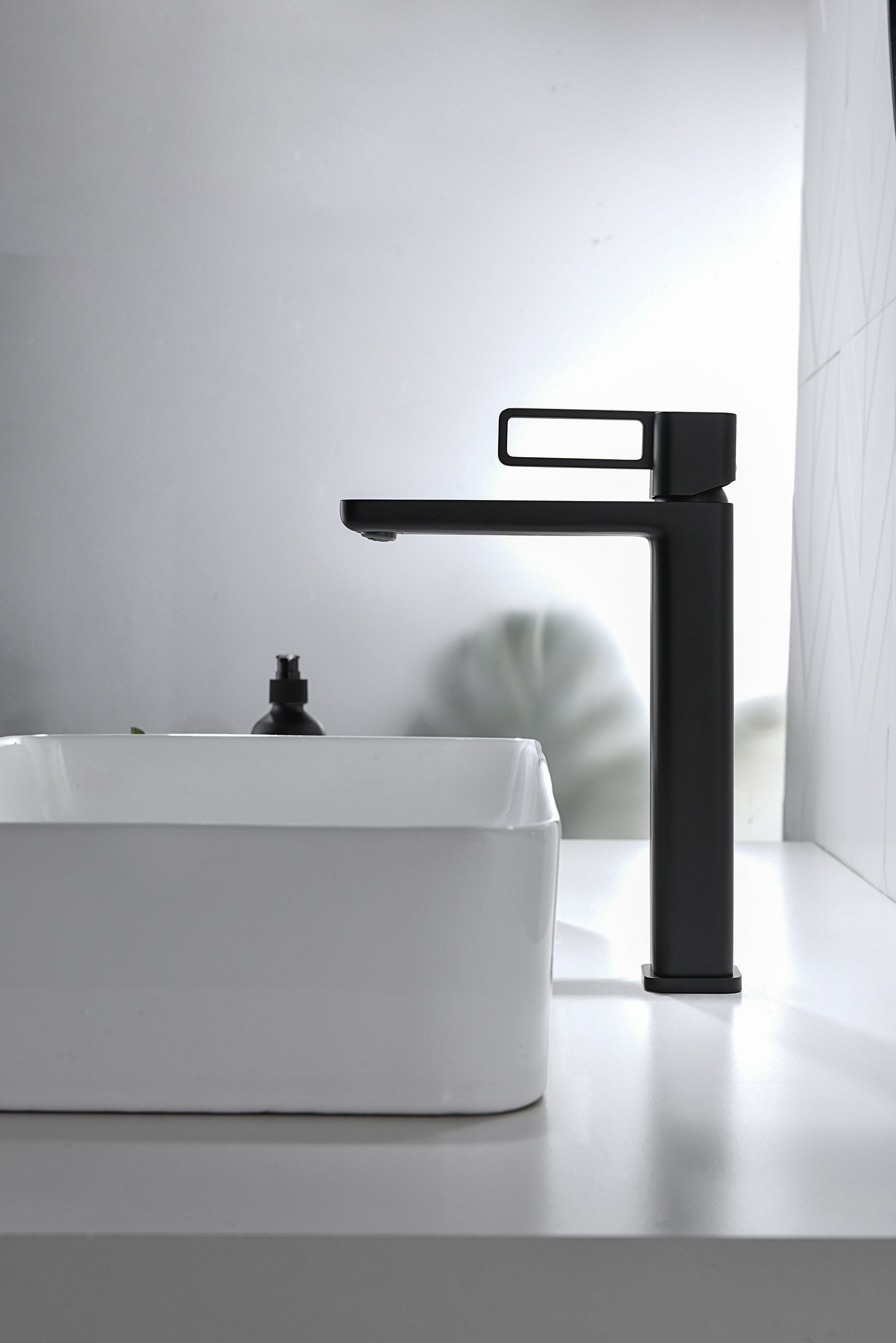 12112-C Смеситель од. для раковины-чаши (ЧЕРНЫЙ) GANZER (10/1шт)