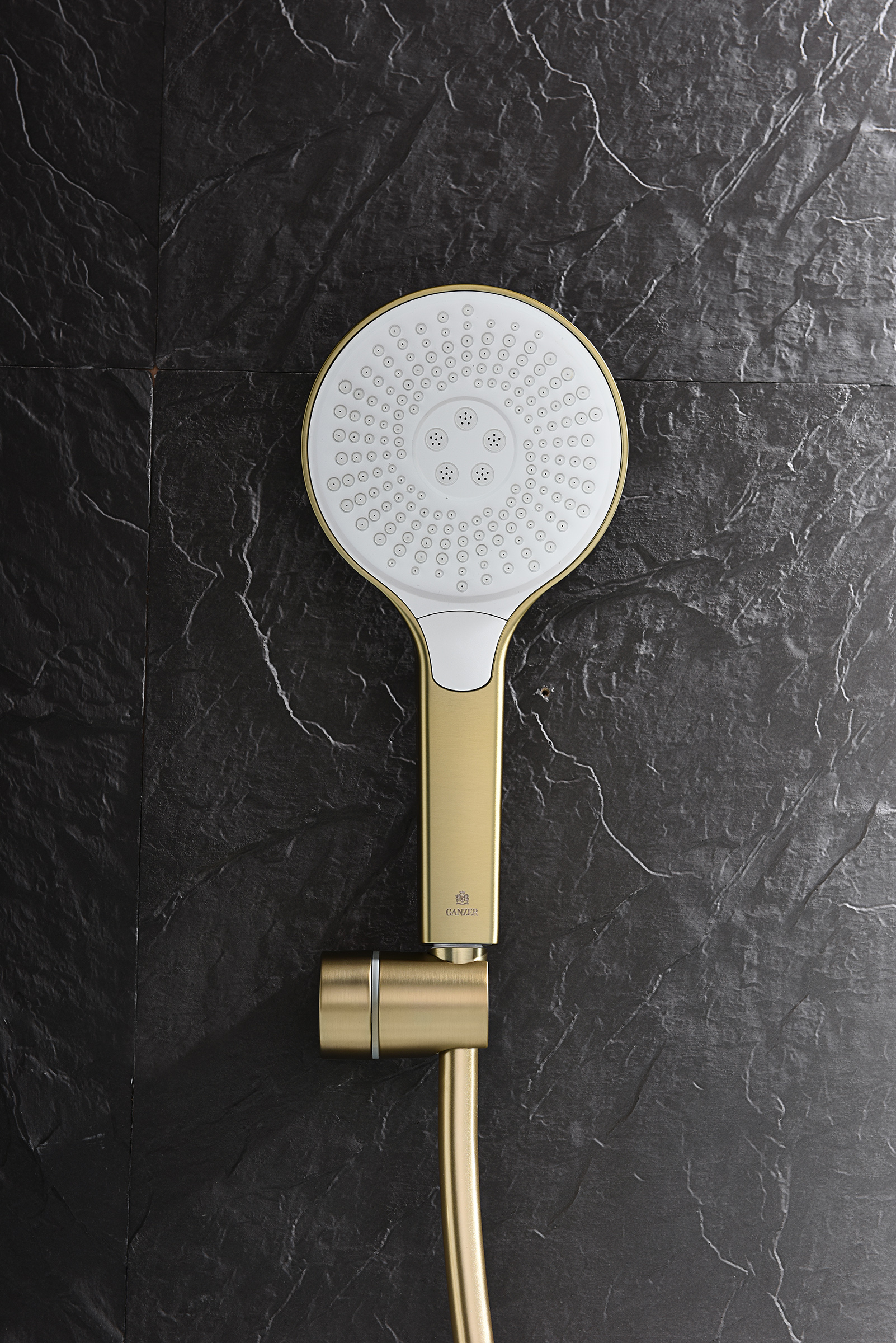 06132-S Смеситель од. для ванны кор. (Мат. Золото)  GANZER  (8/1шт)