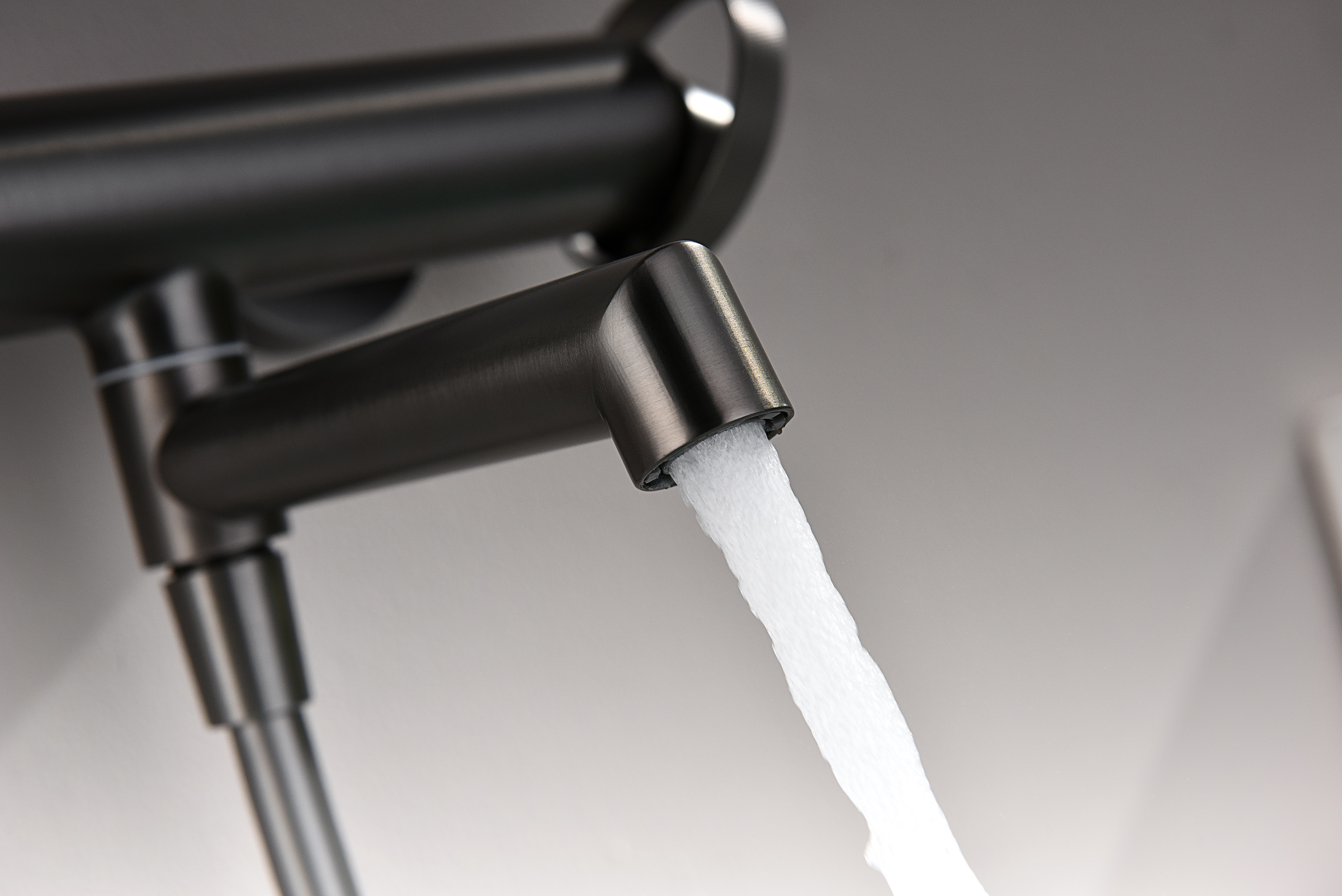 19132-Q Смеситель од. для ванны кор. (ГРАФИТ)  GANZER  (8/1шт)