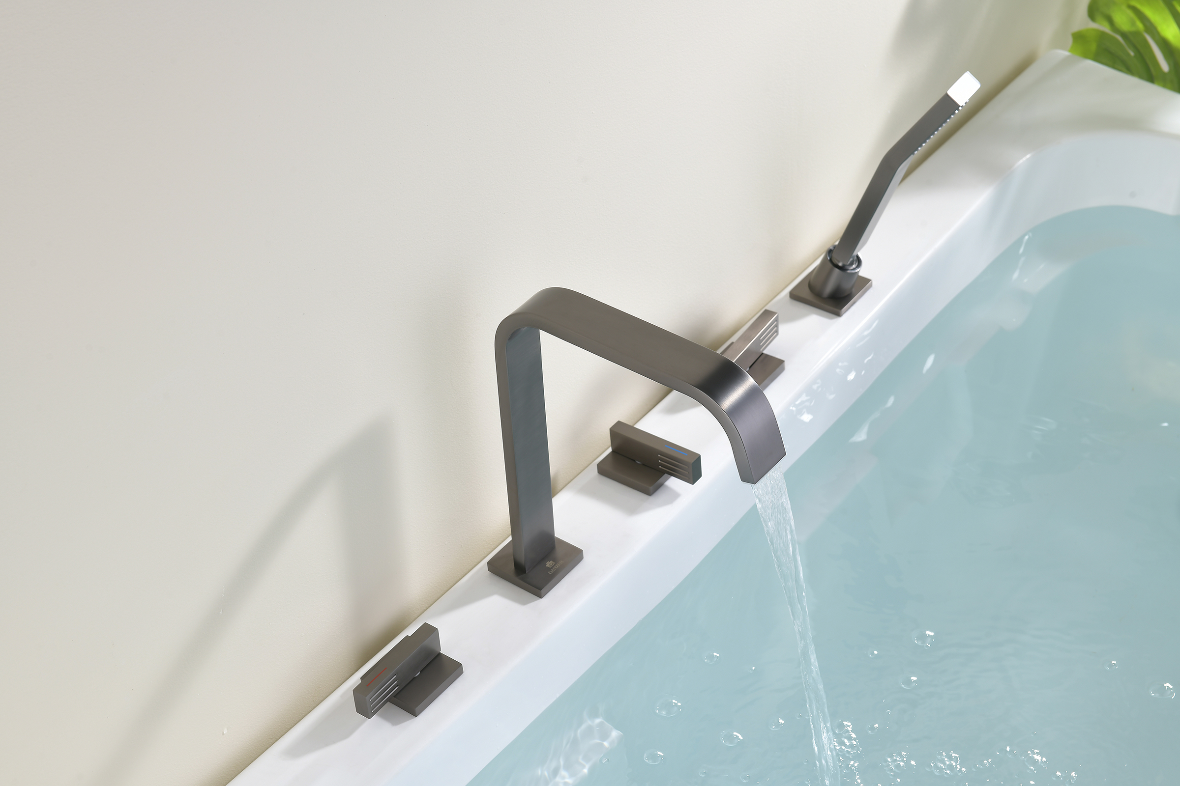 01133-Q Смеситель на борт ванны (5-отв,ГРАФИТ)  GANZER (10/1шт)