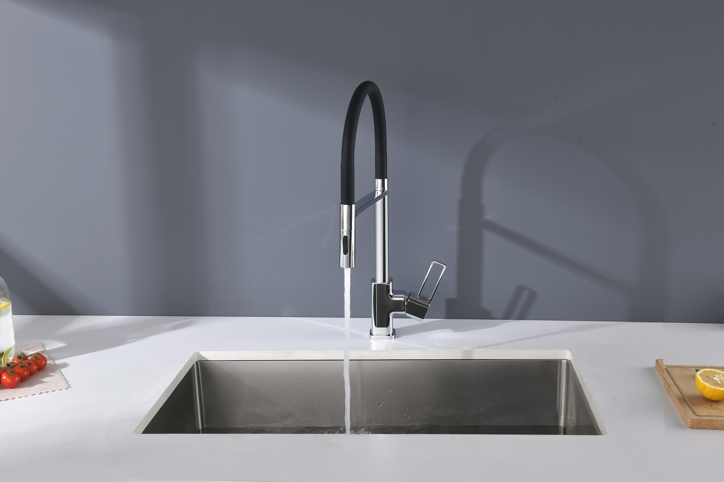 12127 Смеситель для кухни с гиб. МАГНИТ. изливом (ХРОМ+ЧЕР.) GANZER (10/1шт)