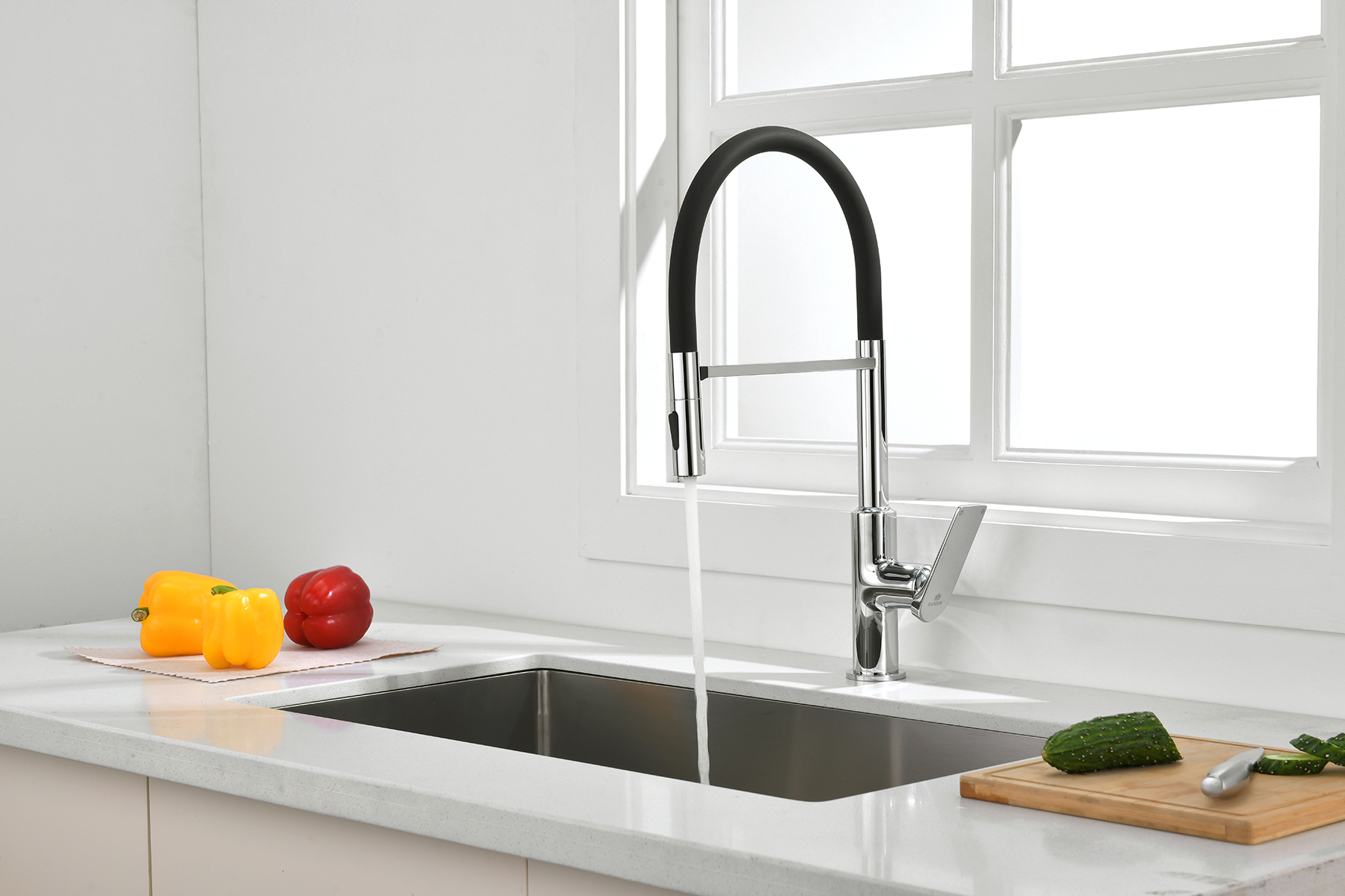 07126 Смеситель для кухни с гиб. МАГНИТ. изливом (ХРОМ+ЧЕР.) GANZER (10/1шт)