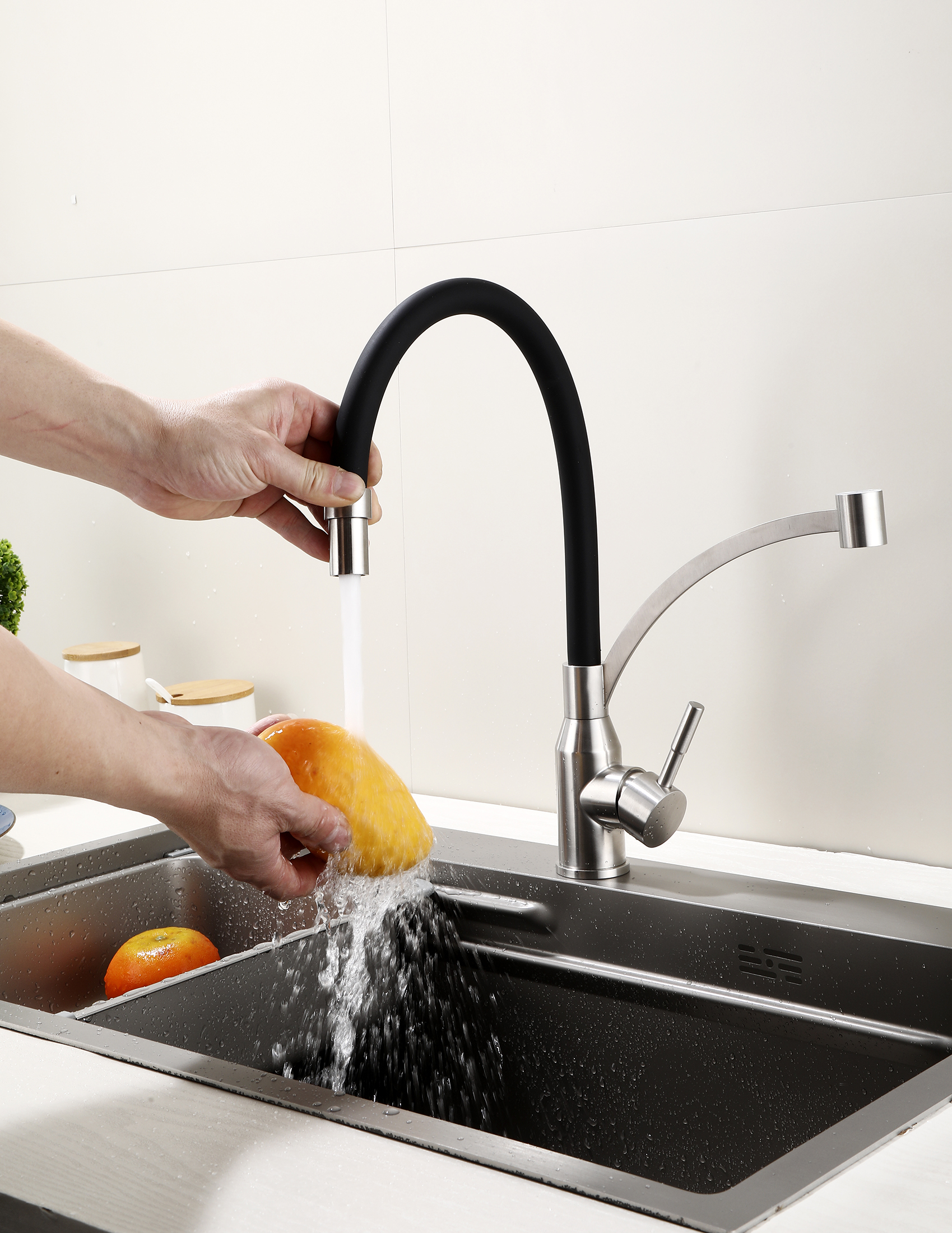 56043-GC Смес. из НЕРЖ. для кух. (САТИН с гиб. ЧЕР. изл.) HANSEN  (20/1шт)