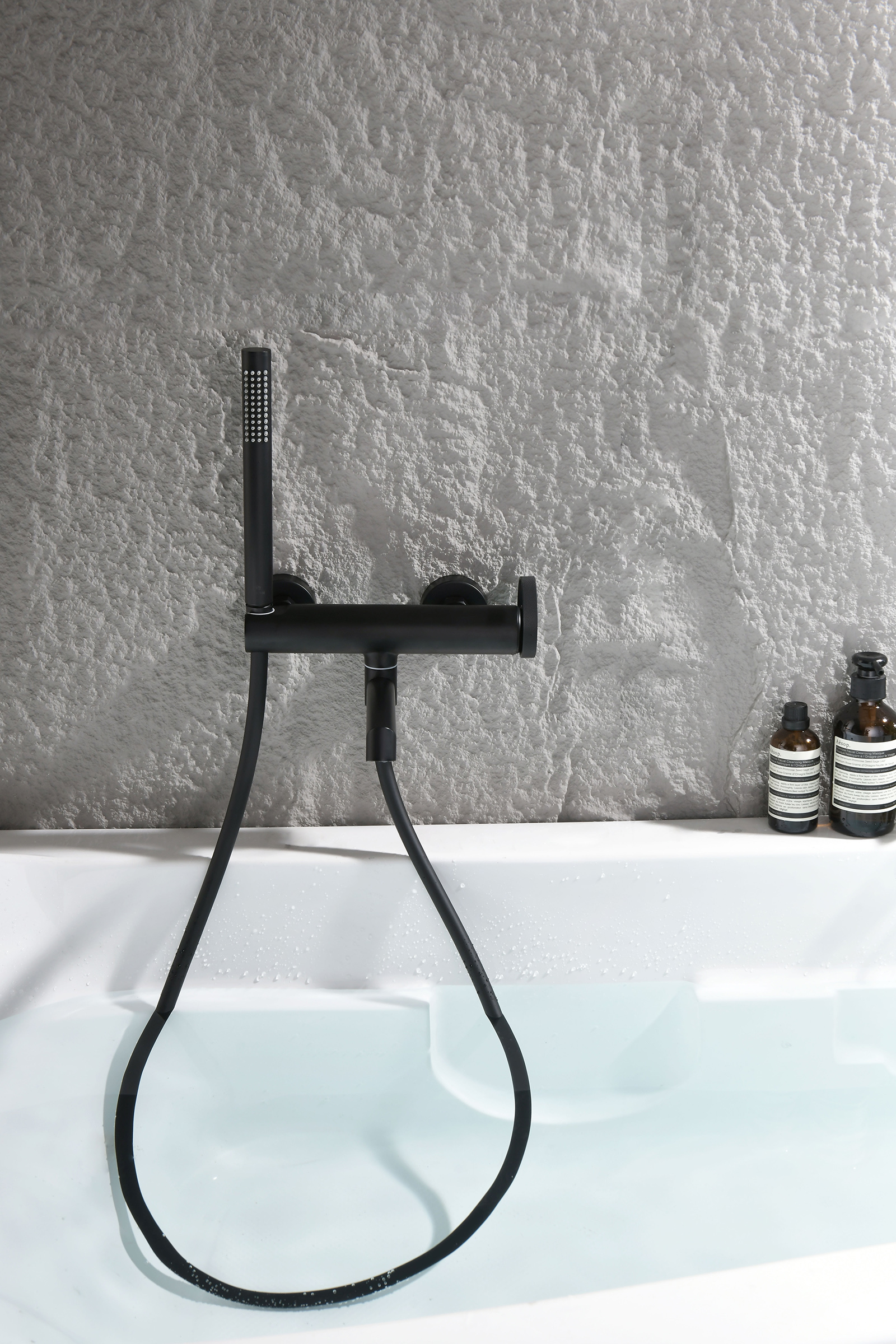 19132-C Смеситель од. для ванны кор. (ЧЕРНЫЙ)  GANZER  (8/1шт)